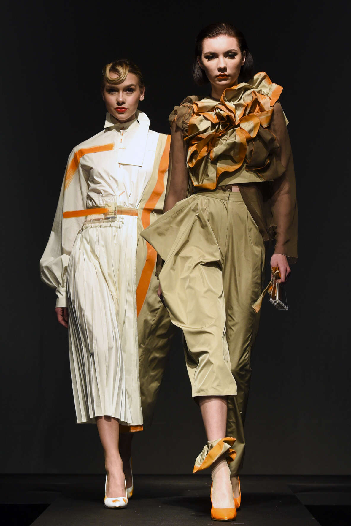 01 Lara Ponebsek modna revija bauhaus MOB MOB 4c Sabina Puc Natasa Grcar Napast 2019 foto Luka Kirn 4d