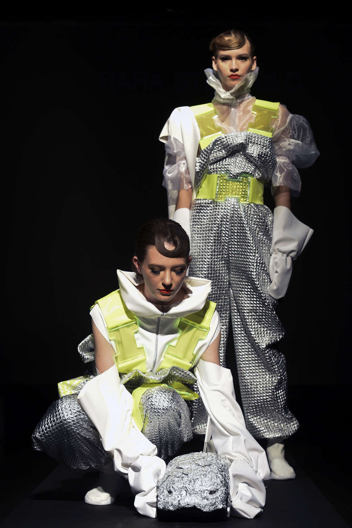03 Tiara Stergulc modna revija bauhaus MOB MOB 4c Sabina Puc Natasa Grcar Napast 2019 foto Luka Kirn 4d
